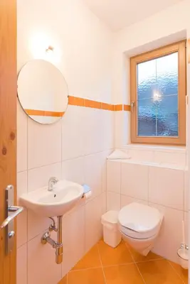 Ein Badezimmer in der Unterkunft Das GÄSTEHAUS SCHNEIDER am Dorfplatz