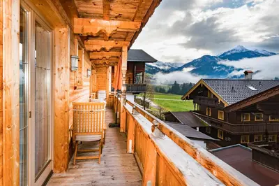 Ein allgemeiner Bergblick oder ein Berglick von der Pension aus