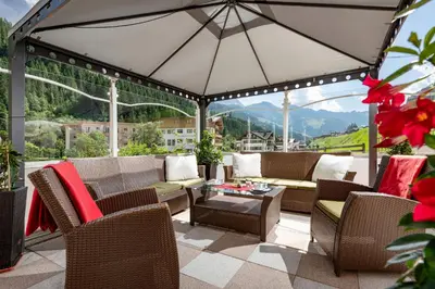 Ein allgemeiner Bergblick oder ein Berglick von des Hotels aus