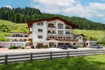 Ein allgemeiner Bergblick oder ein Berglick von des Hotels aus