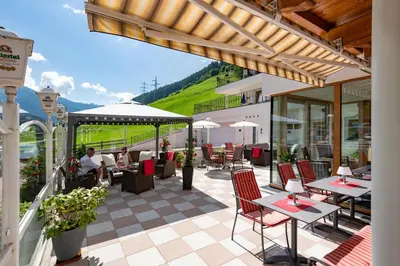 Ein Restaurant oder anderes Speiselokal in der Unterkunft Hotel ALPINJUWEL 3-Sterne Superior