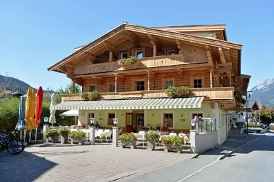 Ein allgemeiner Bergblick oder ein Berglick von der Ferienwohnung aus
