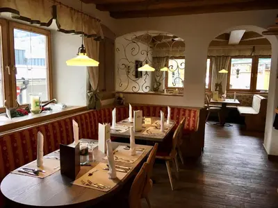 Ein Restaurant oder anderes Speiselokal in der Unterkunft Hotel Metzgerwirt