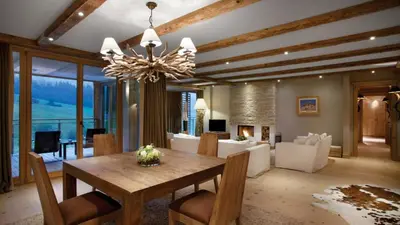 Ein Sitzbereich in der Unterkunft Kempinski Hotel Das Tirol