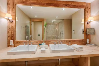 Ein Badezimmer in der Unterkunft Kempinski Hotel Das Tirol