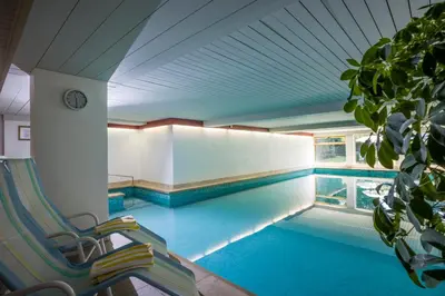 Der Swimmingpool an oder in der Nähe von Sporthotel Austria