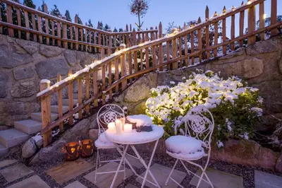 Ein Garten an der Unterkunft Hotel Landhaus Zillertal