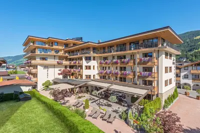 Ein allgemeiner Bergblick oder ein Berglick von des Hotels aus