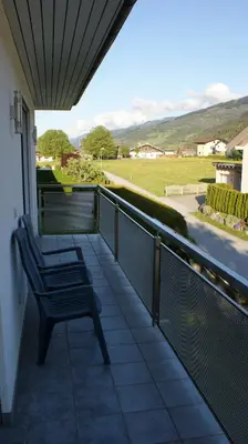 Ein allgemeiner Bergblick oder ein Berglick von des Ferienhauses aus