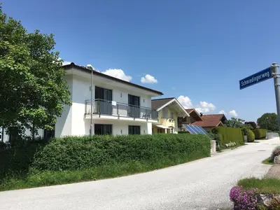 Das Gebäude in dem sich das Ferienhaus befindet