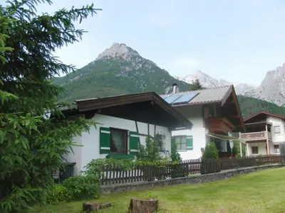 Ein allgemeiner Bergblick oder ein Berglick von der Ferienwohnung aus