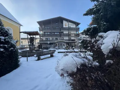 Hotel Mesnerwirt - Bergblick & Tiroler Küche im Winter