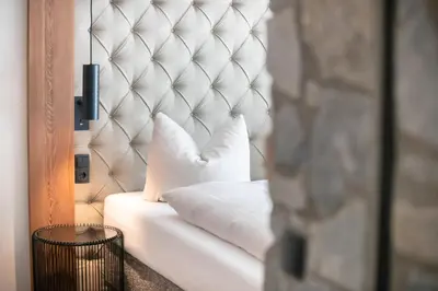 Ein Bett oder Betten in einem Zimmer der Unterkunft SonnenHOF hotel gerlos centrum
