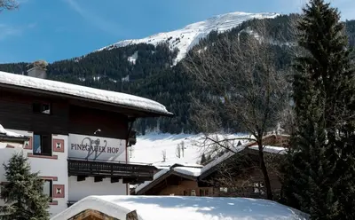 Ein allgemeiner Bergblick oder ein Berglick von des Hotels aus