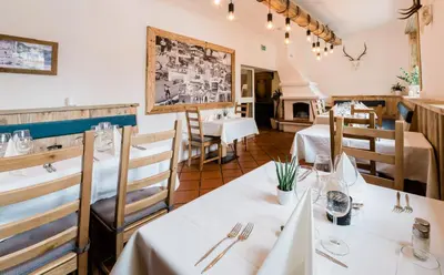 Ein Restaurant oder anderes Speiselokal in der Unterkunft Hotel Pinzgauerhof - Inclusive Evening Dinner