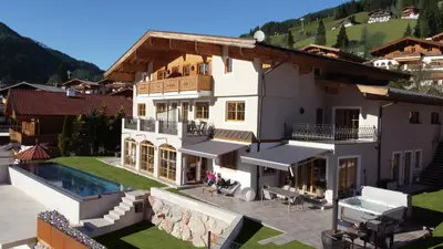 Ein allgemeiner Bergblick oder ein Berglick von der Ferienwohnung aus