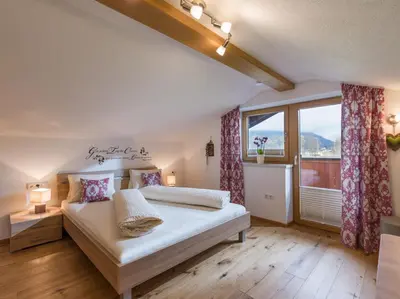Ein Bett oder Betten in einem Zimmer der Unterkunft Gästehaus Schwaiger - Wiesenweg