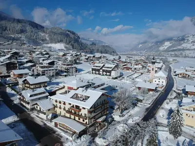 Ein allgemeiner Bergblick oder ein Berglick von des Hotels aus