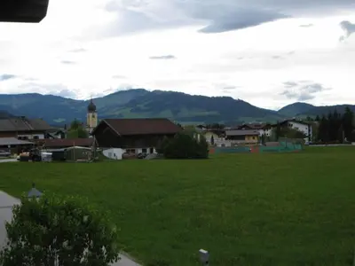 Ein allgemeiner Bergblick oder ein Berglick von der Pension aus