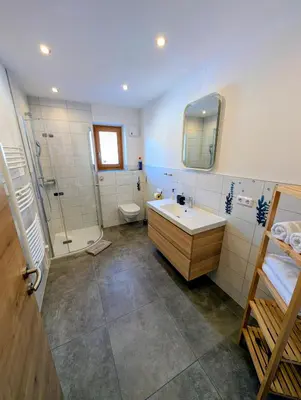 Ein Badezimmer in der Unterkunft Haus Dirol