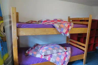 Ein Etagenbett oder Etagenbetten in einem Zimmer der Unterkunft SnowBunnys BackPackers Hostel