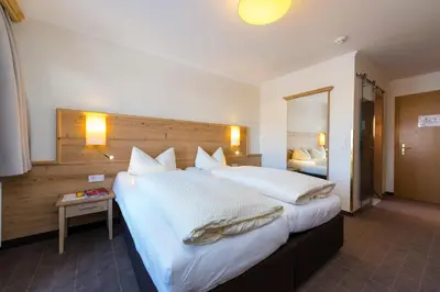 Ein Bett oder Betten in einem Zimmer der Unterkunft Hotel Garni Entstrasser