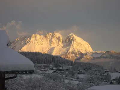 Ein allgemeiner Bergblick oder ein Berglick von der Pension aus