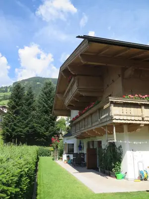 Ein allgemeiner Bergblick oder ein Berglick von der Ferienwohnung aus