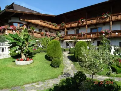 Ein Garten an der Unterkunft Gartenhotel Lenzenhof - Wildschönau- PREMIUMCARD inclusive