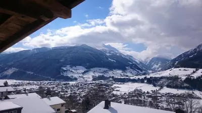 Ein allgemeiner Bergblick oder ein Berglick von der Ferienwohnung aus