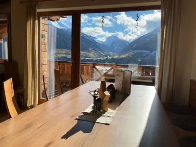 Ein allgemeiner Bergblick oder ein Berglick von der Ferienwohnung aus