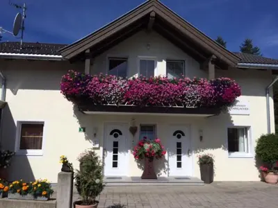 Das Gebäude in dem sich die Ferienwohnung befindet