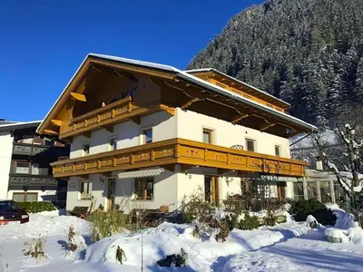 Ein allgemeiner Bergblick oder ein Berglick von des Bed & Breakfasts aus