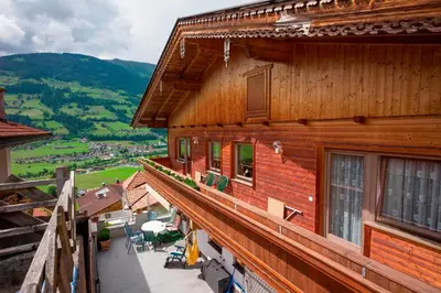Ein allgemeiner Bergblick oder ein Berglick von der Ferienwohnung aus