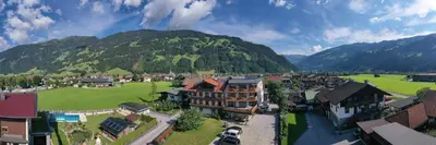 Ein allgemeiner Bergblick oder ein Berglick von des Hotels aus