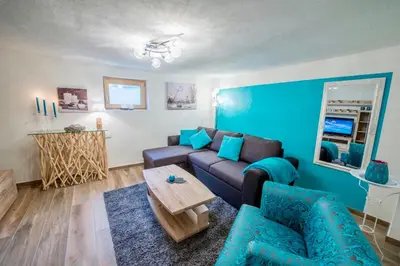Ein Sitzbereich in der Unterkunft Ferienwohnung Wald
