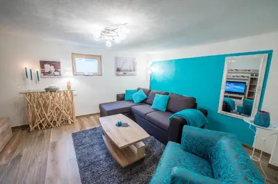 Ein Sitzbereich in der Unterkunft Ferienwohnung Wald