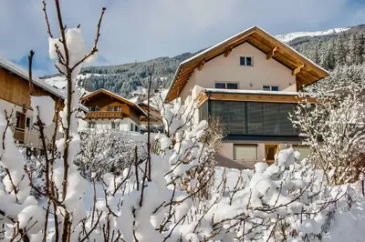 Ein allgemeiner Bergblick oder ein Berglick von der Ferienwohnung aus