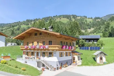 Ein allgemeiner Bergblick oder ein Berglick von der Ferienwohnung aus