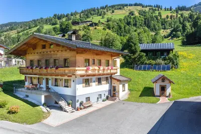 Ein allgemeiner Bergblick oder ein Berglick von der Ferienwohnung aus