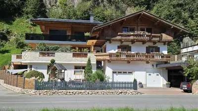 Das Gebäude in dem sich die Ferienwohnung befindet