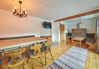 Ein Sitzbereich in der Unterkunft Ferienhaus Oberlengau