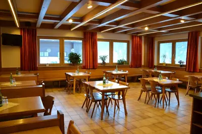 Ein Restaurant oder anderes Speiselokal in der Unterkunft Jugendpension Müllauerhof