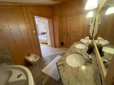 Ein Badezimmer in der Unterkunft Villa Kitzbühel
