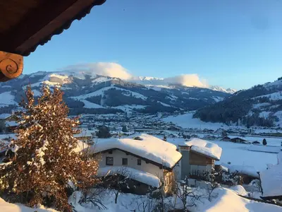 Ein allgemeiner Bergblick oder ein Berglick von der Ferienwohnung aus