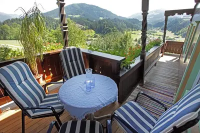 Ein allgemeiner Bergblick oder ein Berglick von der Ferienwohnung aus
