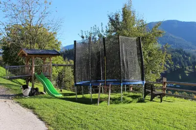 Ein Kinderspielbereich in der Unterkunft Bauernhof Mödling