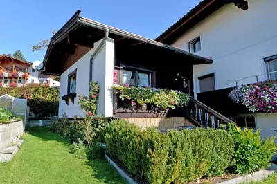 Ein Garten an der Unterkunft Pension Feichter