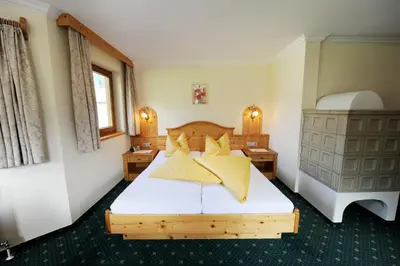 Ein Bett oder Betten in einem Zimmer der Unterkunft Hotel Garni Landhaus Platzer