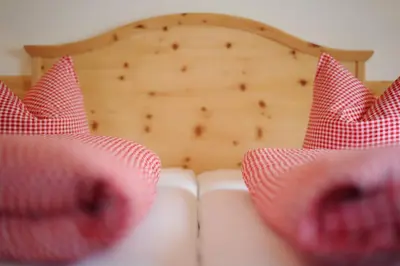 Ein Bett oder Betten in einem Zimmer der Unterkunft Hotel Garni Landhaus Platzer